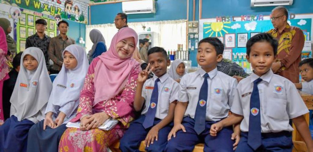 霹雳州国小食堂食物中毒事件导致101人受影响，食堂关闭