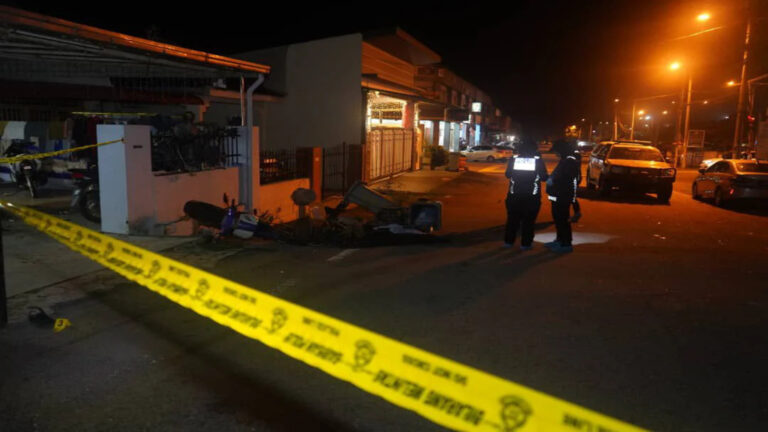 屠妖节命案上庭|8人面控,主嫌竖拇指叮嘱记者