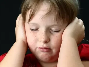 6岁男童被9岁哥哥割颈案