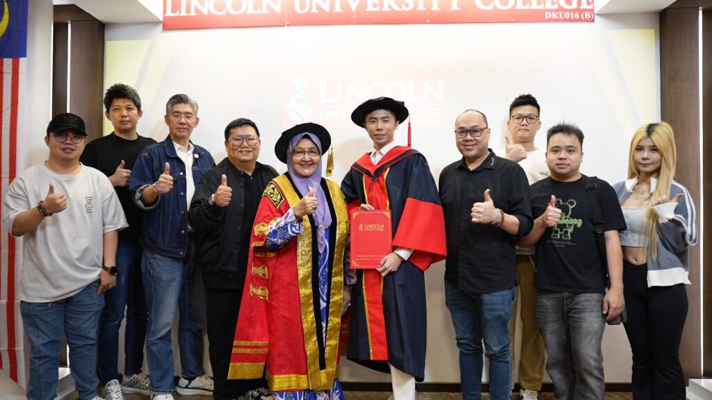 “Dr Kervis AI荣誉院士”